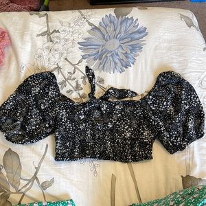 SKY & SPARROW| Black Medium cropped top with floral designs